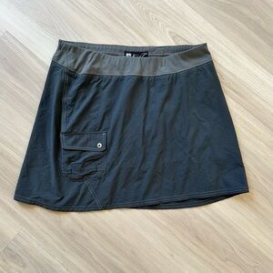 Kuhl Women’s Gray Skort 8 camp hike